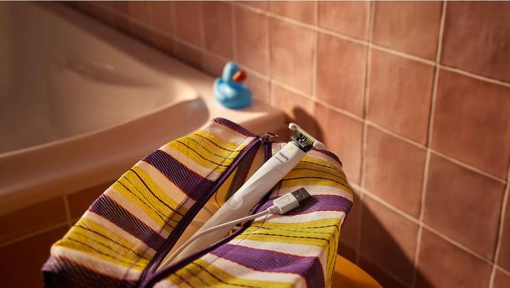 Actual product image Philips One Blade Intimate