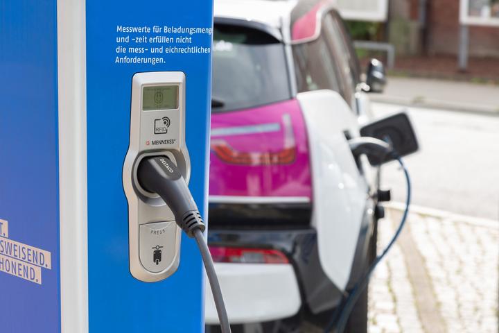 Immagine prodotto Deltaco Cavo da tipo 2 a tipo 1 (Tipo 2, 3.60 kW, 16 A, 10 m)