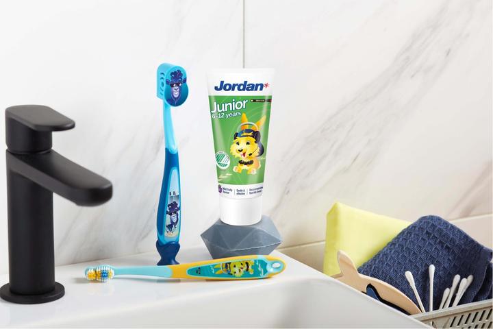 Immagine prodotto Jordan Spazzolino Step By Step per bambini 6-9 anni morbido 1Pz. (Morbido, 1 x)