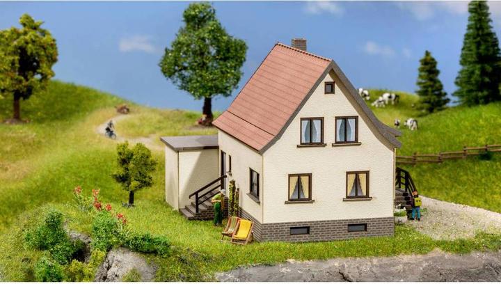 Produktbild Noch H0 Siedlungshaus mit Garage