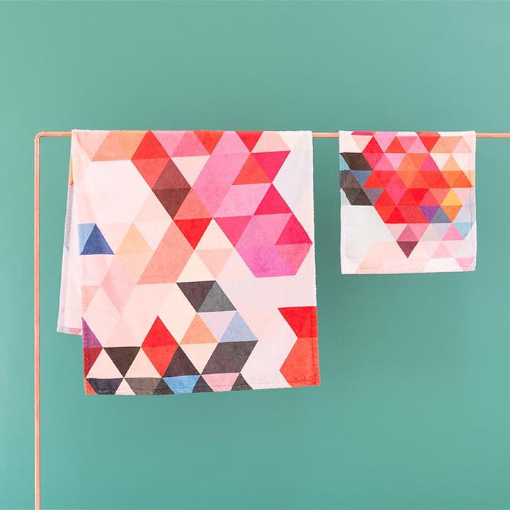 Produktbild Juniqe Home Geek Home - Umzug (70 x 140 cm)