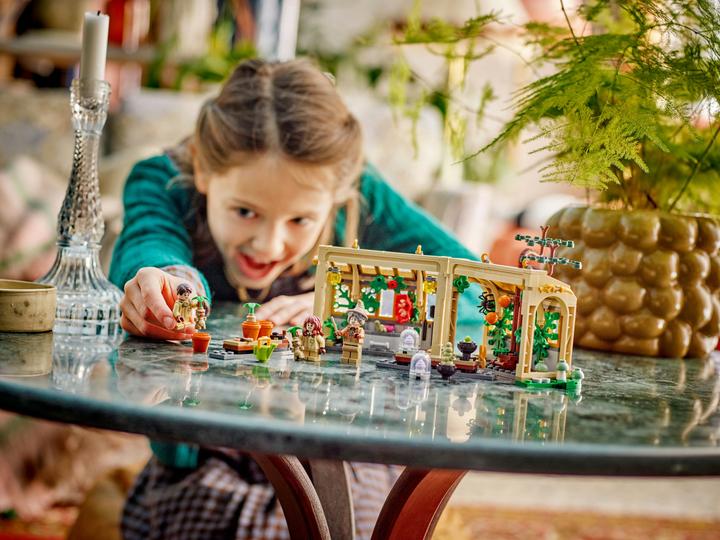 Produktbild LEGO Schloss Hogwarts: Kräuterkundeunterricht (76445, LEGO Harry Potter)