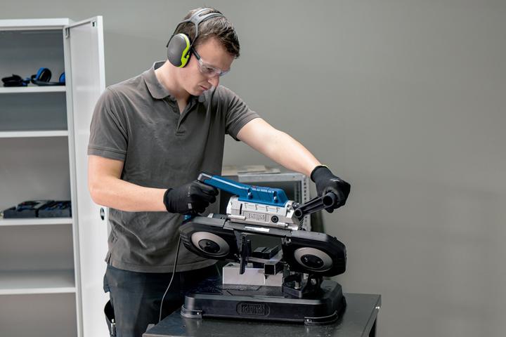 Produktbild Scheppach Metall-Bandsäge 1141 mm inkl. variabler Geschwindigkeit, Laser, LED & Untergestell