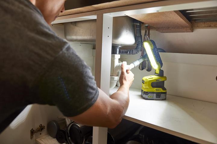 Actual product image Ryobi R18ALP-0 Battery-powered rotating room lamp (900 lm)