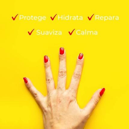 Actual product image Carmex Strawberry Moisturising Lip Balm Spf15 (Balm)