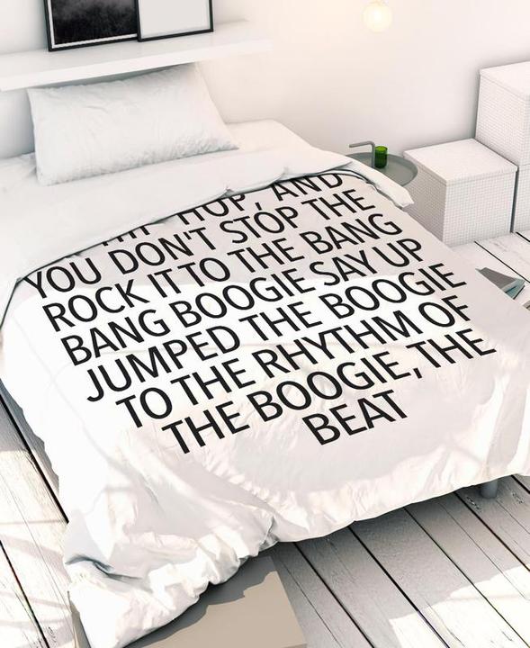 Actual product image Juniqe Delight - Lyrics (Bedding set, 160 x 240 cm, 65 x 65 cm)