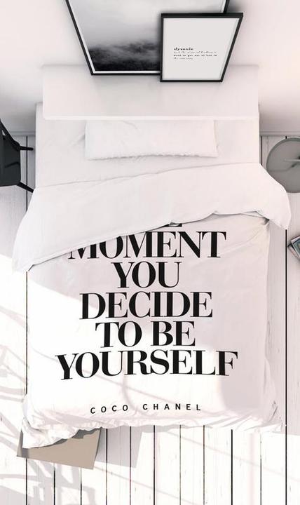 Produktbild Juniqe Beauty Begins - Zitate & Slogans (Bettwäsche Set, 160 x 210 cm, 50 x 60 cm)