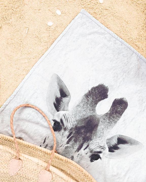 Actual product image Juniqe Giraffe (90 x 180 cm)