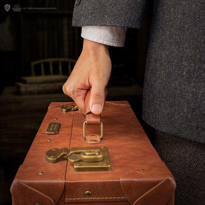 Actual product image Cinereplicas Fantastic Beasts: Newt Scamander Suitcase 1/1