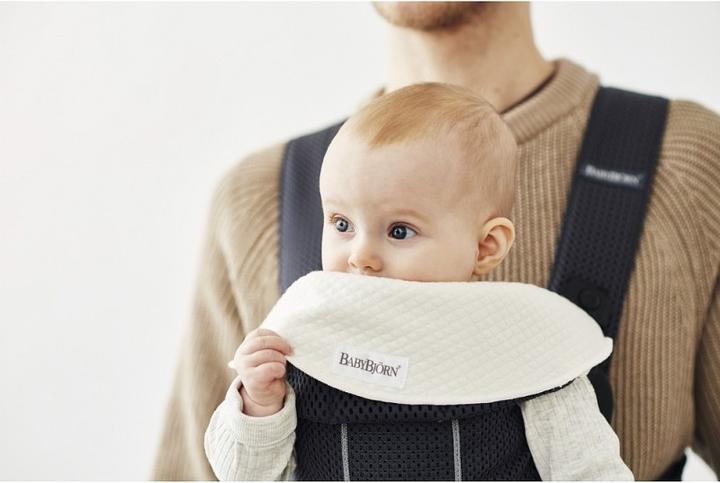 Image du produit BabyBjörn Bavoir pour porte-bébé Mini, pack de 2 blanc