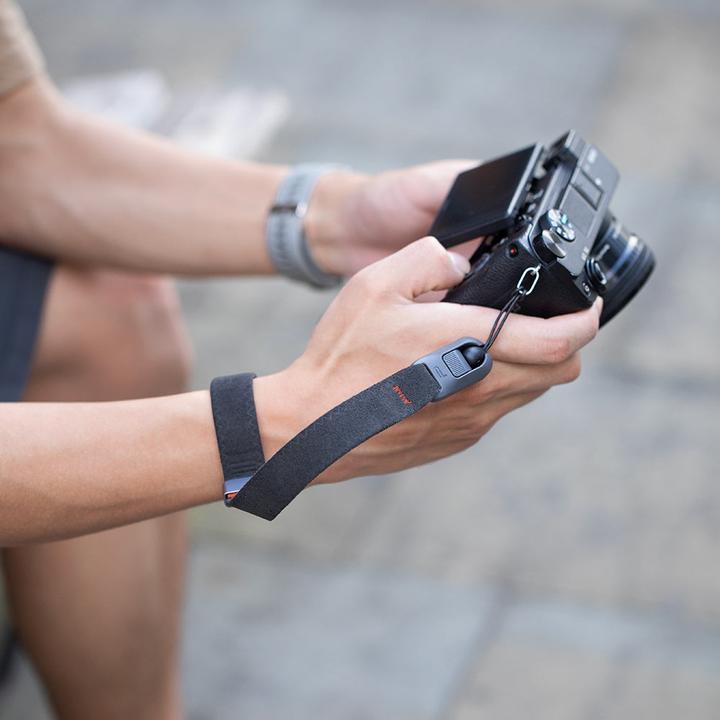 Image du produit Pgytech Sangle de poignet pour appareil photo Air (Oak Grey) (Dragonne)