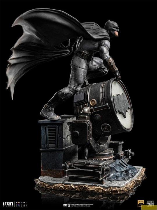 Produktbild Iron Studios Zack Snyder's Justice League Deluxe Art Scale Statue 1/10 Batman on Batsignal 28 cm