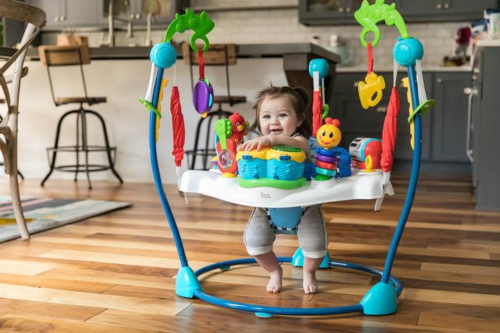 Produktbild Baby Einstein Spring und Spielcenter mit Lichtern