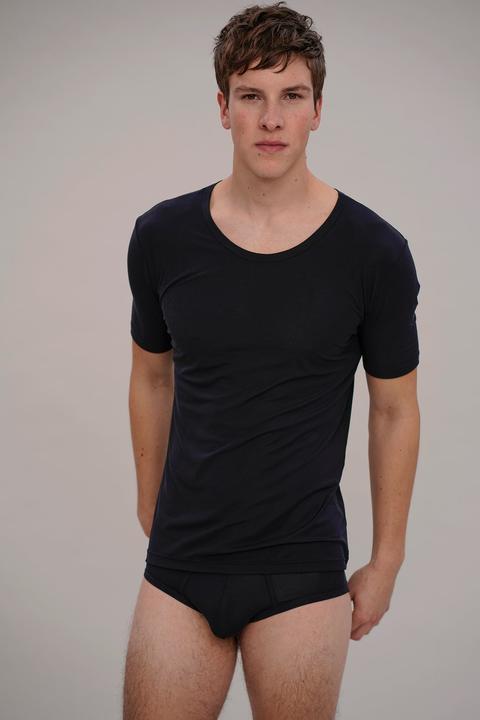 Actual product image Moi Basics t-shirt black (L)
