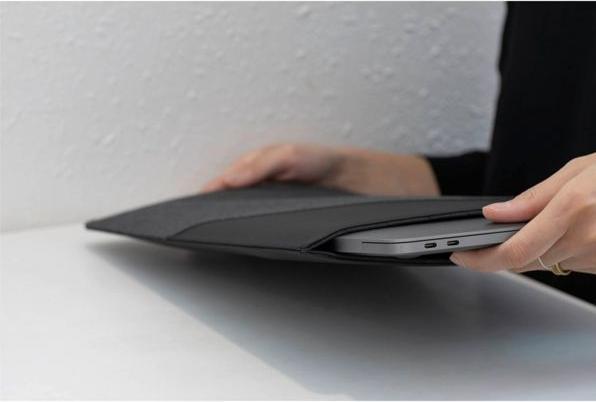 Actual product image Native Union Stow Slim (13", Apple)