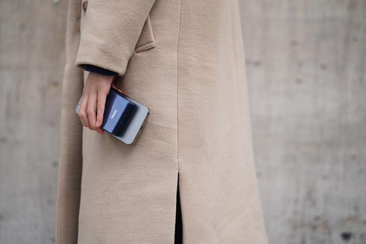 Immagine prodotto Vinnic MANA Magnetic Wireless Powerbank 8.000mAh, argilla (8000 mAh, 15 W, 30.80 Wh)