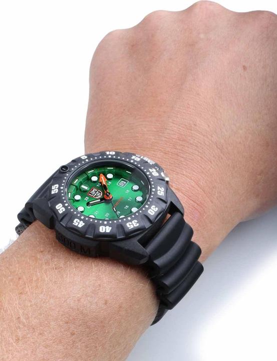 Actual product image Luminox Scott Cassell Deep Dive (Swiss made, Analogue wristwatch, 45 mm)