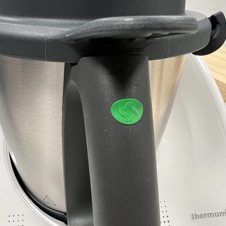 Image du produit Wundermix Bouchon WunderButton pour poignée de bol à mélanger TM6, TM5 et TM Friend - gris sans logo