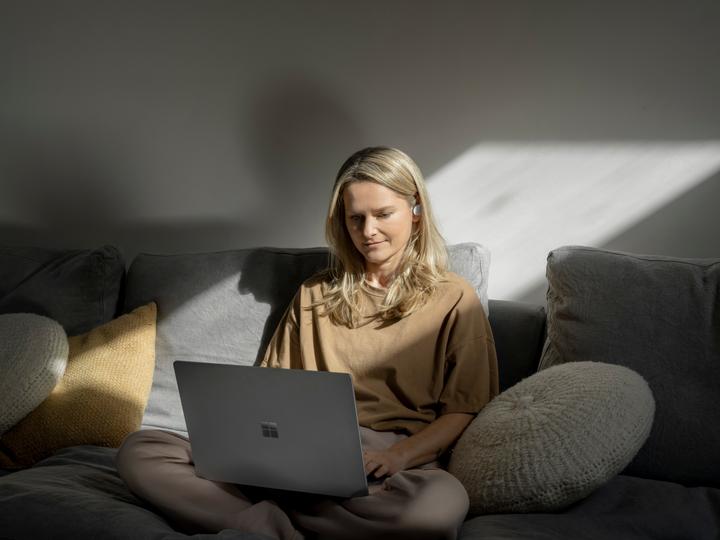 Immagine prodotto Microsoft Surface Laptop 4 - 15" convertibile - 38.1 cm (15", AMD Ryzen 7 4980U, 8 GB, 256 GB, DE)