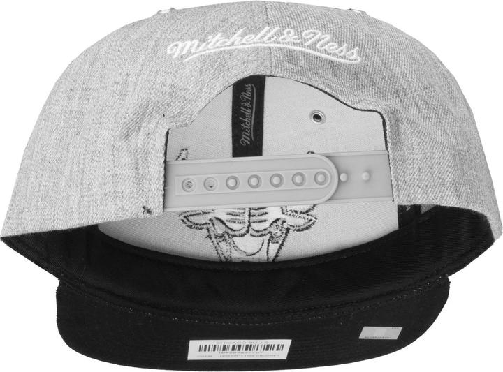 Actual product image Mitchell & Ness Snapback Cap - HEATHER Chicago Bulls grey