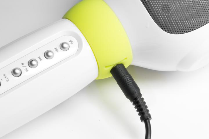 Actual product image Technaxx BT-X36 Kids Karaoke Microphone Mono Speaker, MicroSD,AUX,2000mAh