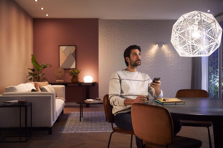 Actual product image Philips Hue White Ambiance (E27, 15 W, 1600 lm, 1 x, F)