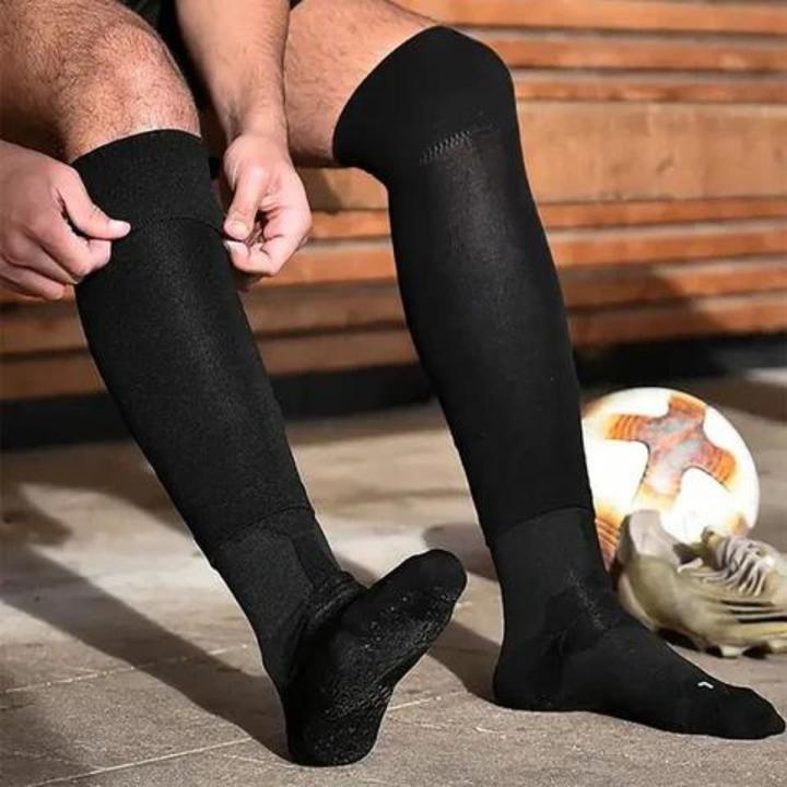 Immagine prodotto NovoSoxx Fussballstulpen und Socken Grösse 36-41 Schwarz Set Tubxx und GripSoxx (36 - 41)