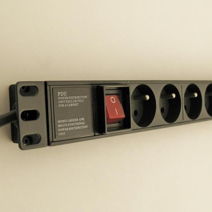 Image du produit Netrack 125-19-02 Distributeur de courant 19 pouces 1U 230V/16A 8xE ALU