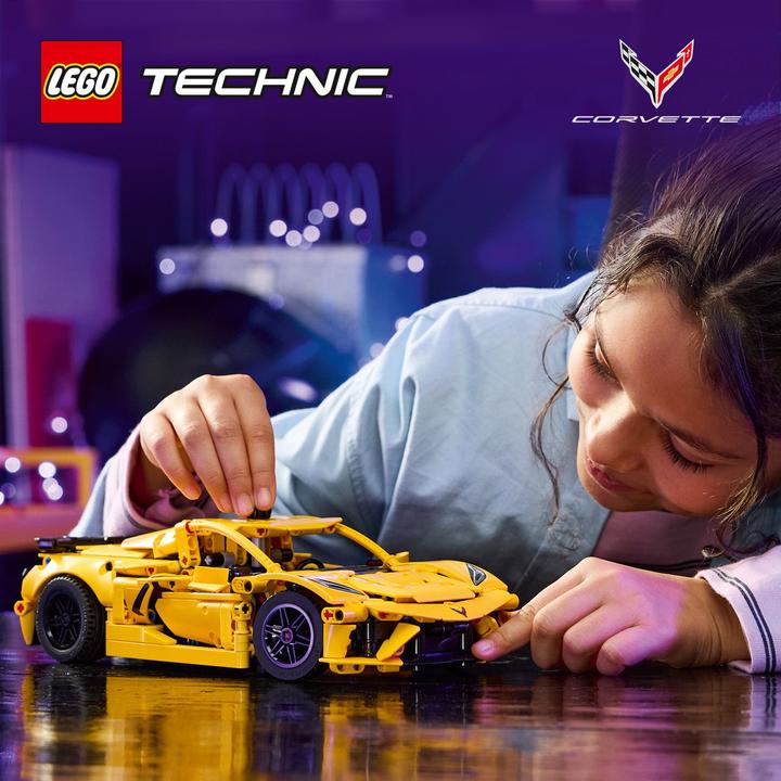 Actual product image LEGO Chevrolet Corvette Stingray (42205, LEGO Technic)