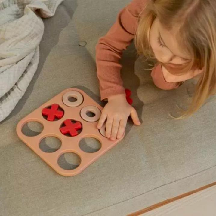 Actual product image Liewood Tic Tac Toe Kelsey Golden Caramel Multi Mix % silicone