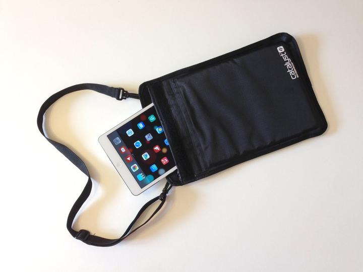 Actual product image Catalyst waterproof universal sleeve (7 - 8" Tablets)