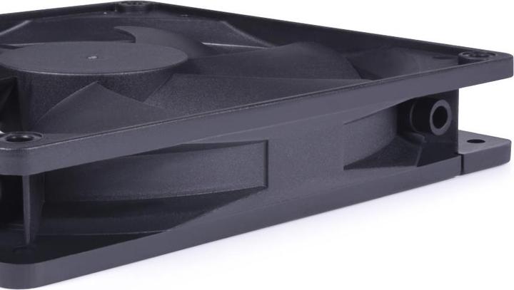 Actual product image Alphacool Core 140mm fan PWM 2500rpm (140x140x25mm) (140 mm, 1 x)