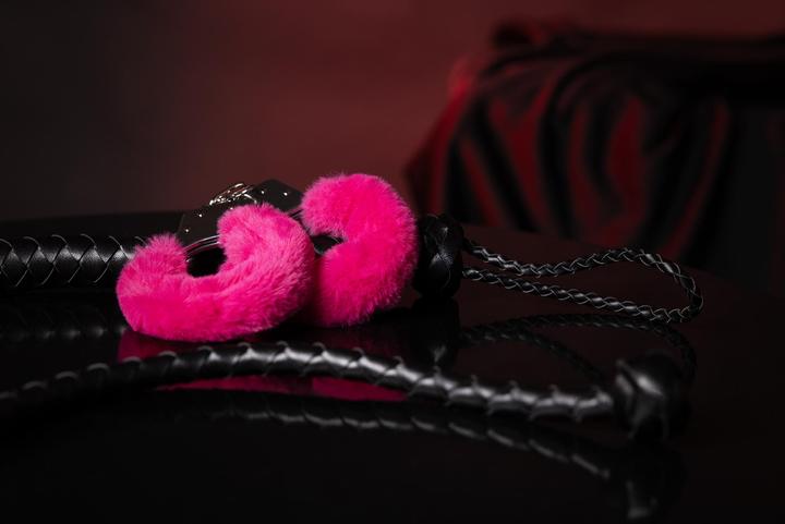 Produktbild Ouch! PU Leather Whip with Knot Detail