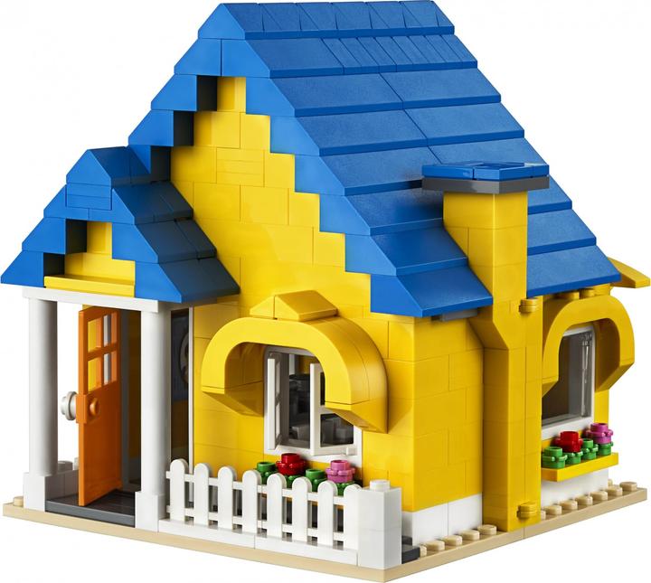 Actual product image LEGO Emmet's Dream House/Rescue Rocket (70831)