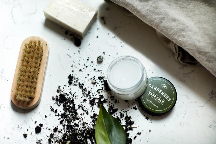 Immagine prodotto Gentlemen's Hardware Kit per la cura delle mani del giardiniere (Set di manicure)