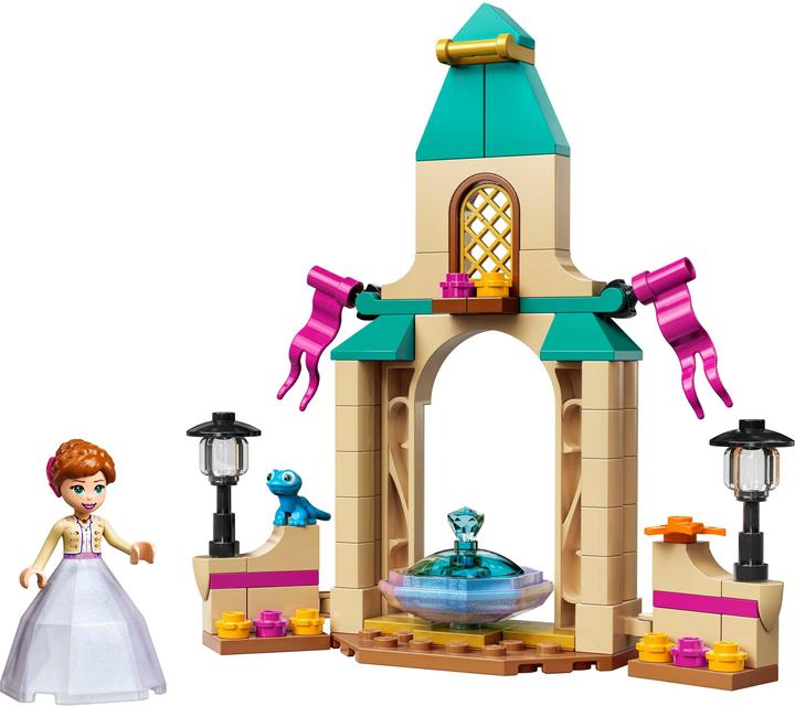 Actual product image LEGO Anna's castle courtyard (43198, LEGO Disney)