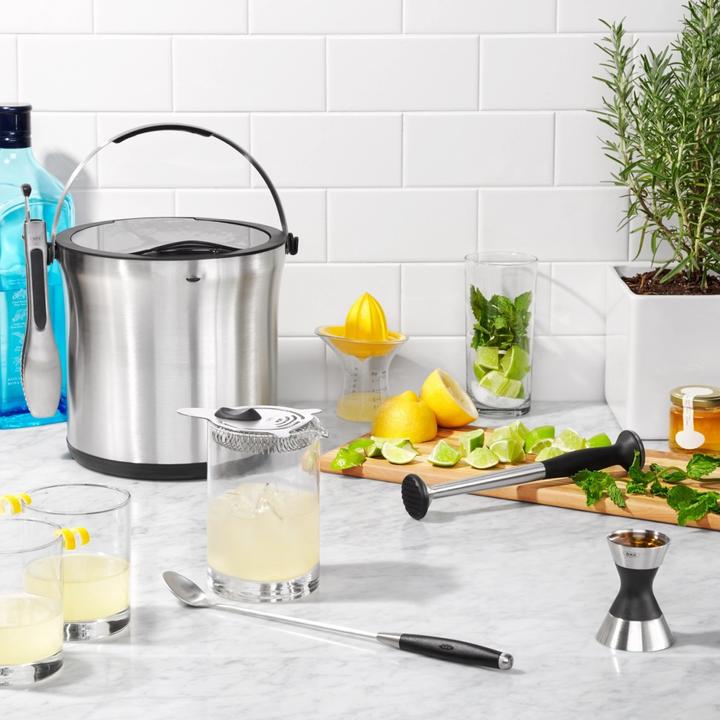 Produktbild OXO Eiswürfelbehälter und Zange