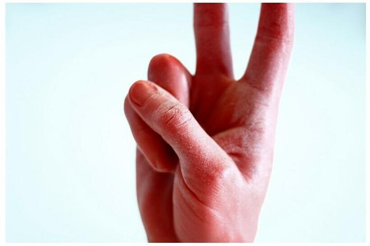 Image du produit Candle Hand Victoire (1 pcs)