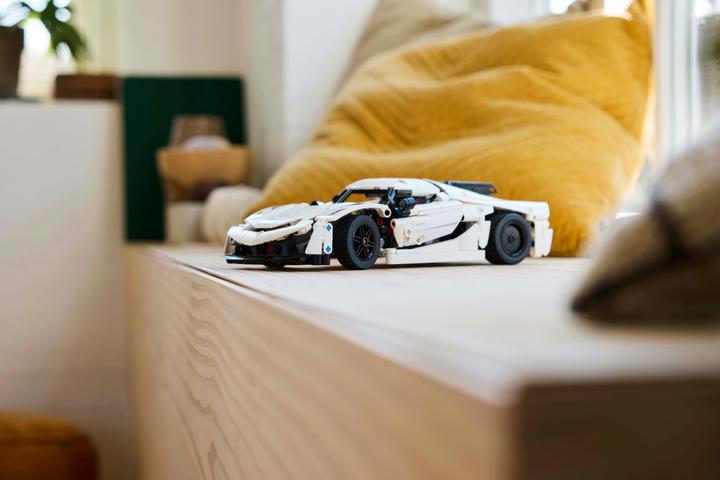 Actual product image LEGO Koenigsegg Jesko Absolut (42184, LEGO Technic)