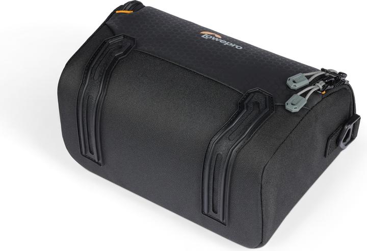 Actual product image Lowepro Adventura SH 140 III Green Line (Camera shoulder bag, 3 l)