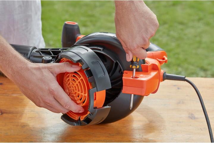 Produktbild Black & Decker BEBLV300-QS (Netzbetrieb, Laubbläser, Laubsauger, Laubsauger-& bläser)