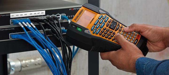 Produktbild Dymo Rhino 6000 im stabilen Hartschalenkoffer