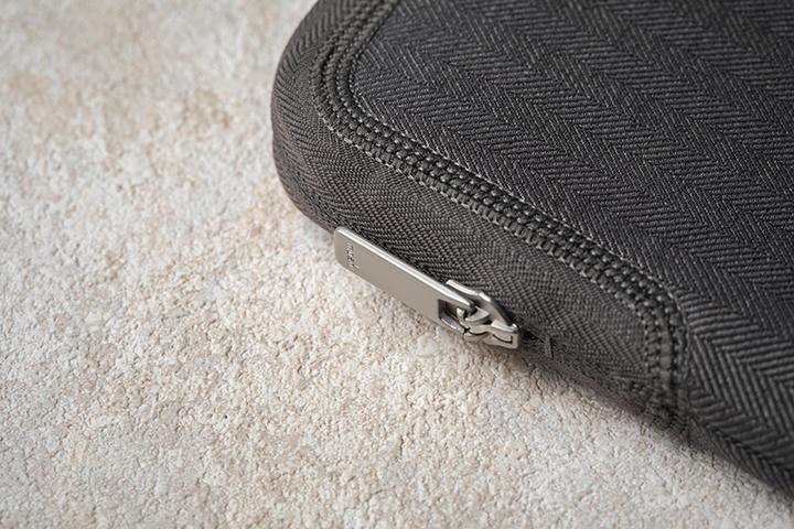 Actual product image Moshi Pluma Laptop Sleeve (14", Apple)
