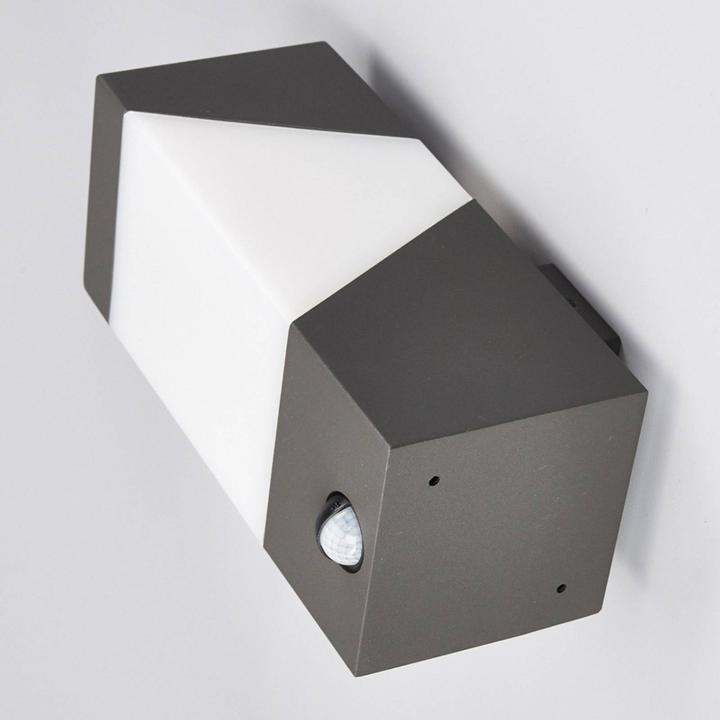 Actual product image Lucande Outdoor wall lamp Kiran with motion detector (790 lm, E27, IP44)