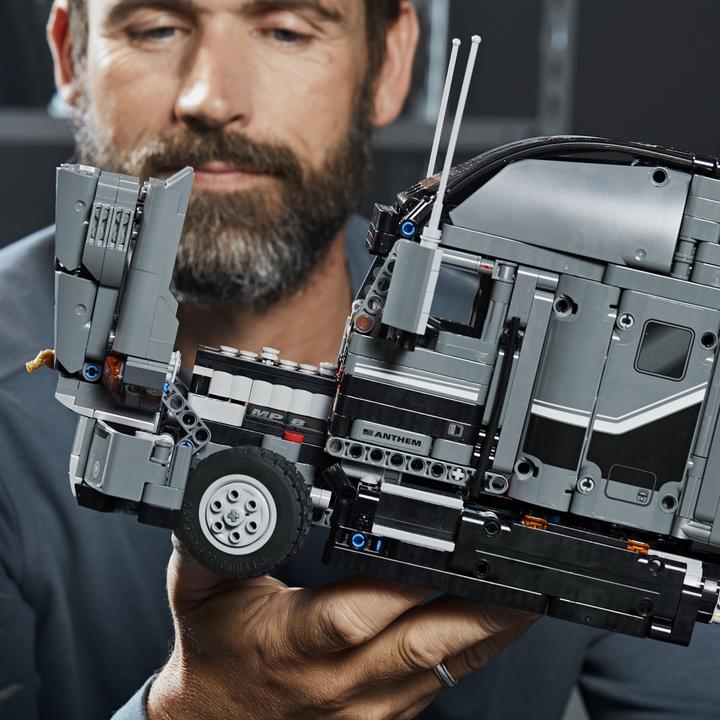 Actual product image LEGO Mack Anthem (42078, LEGO Technic)