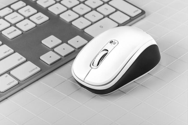 Actual product image Manhattan Bluetooth® 4.0 and USB wireless receiver, 800/1200/1600 dpi, three buttons plus mouse wheel, & (Wireless)