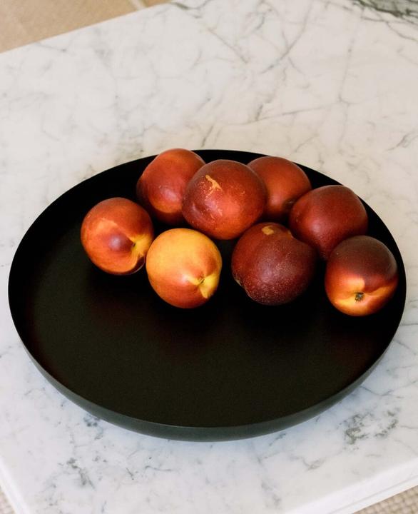 Actual product image Esmée Round serving tray / decorative tray made of black metal, Ø 30.5 cm