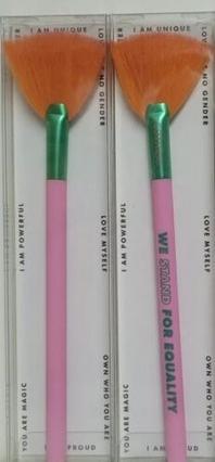 Actual product image Catrice Brush Highlighter Brush C01 We Stand for Equality 1 pc. (Highlighter)