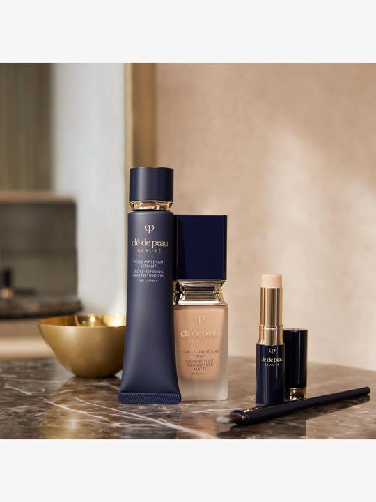 Produktbild Clé De Peau Radiant Fluid Foundation Matte WB20 (WB20 - Light Medium Rose)