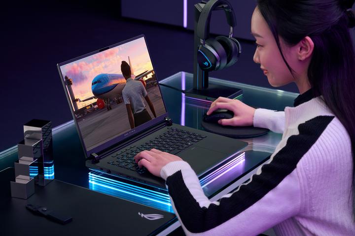 Immagine prodotto ASUS ROG Strix SCAR 16 G635LW-RW089W 16' Core Ultra 9 RTX 5080 Gaming laptop (90NR0LD1-M003M0) (16", Intel Core Ultra 9 275HX, 32 GB, 2000 GB, Ing. Int.)